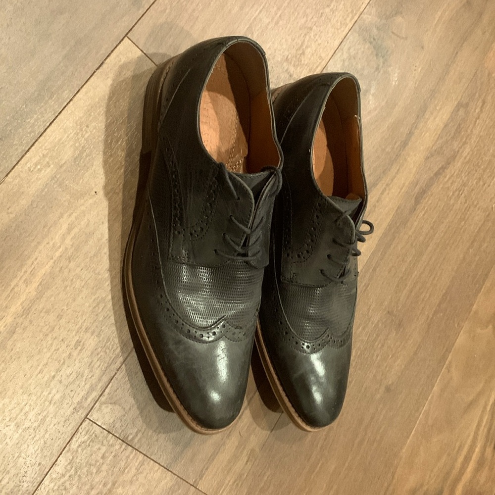 Michael Shannon wing tip shoes